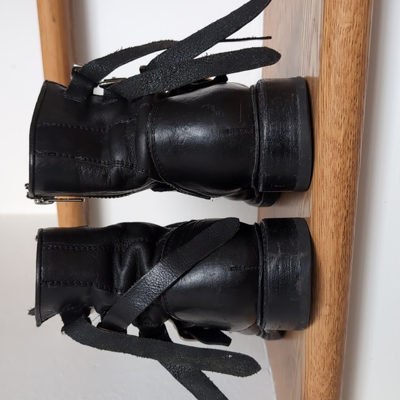 Frye Veronica Belted Short Boots, Black, US 6 - Picture 4 of 8